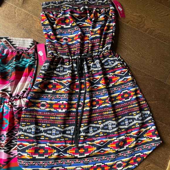 2 Super Cute Never Worn Strapless Summer Dresses Size: XS - Picture 5 of 7